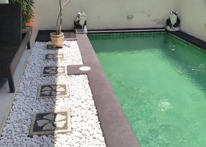 Sun Shoot Villa Seminyak (Bali)